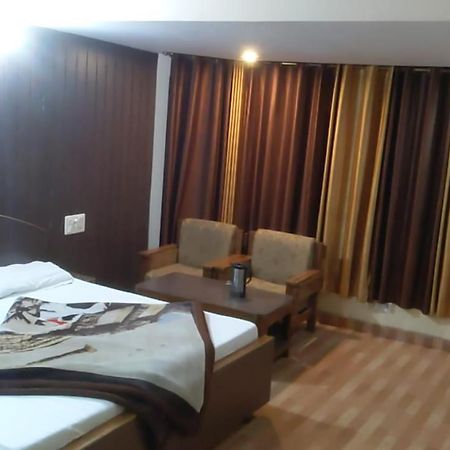 Hotel Raj Deluxe Haridwar Bagian luar foto
