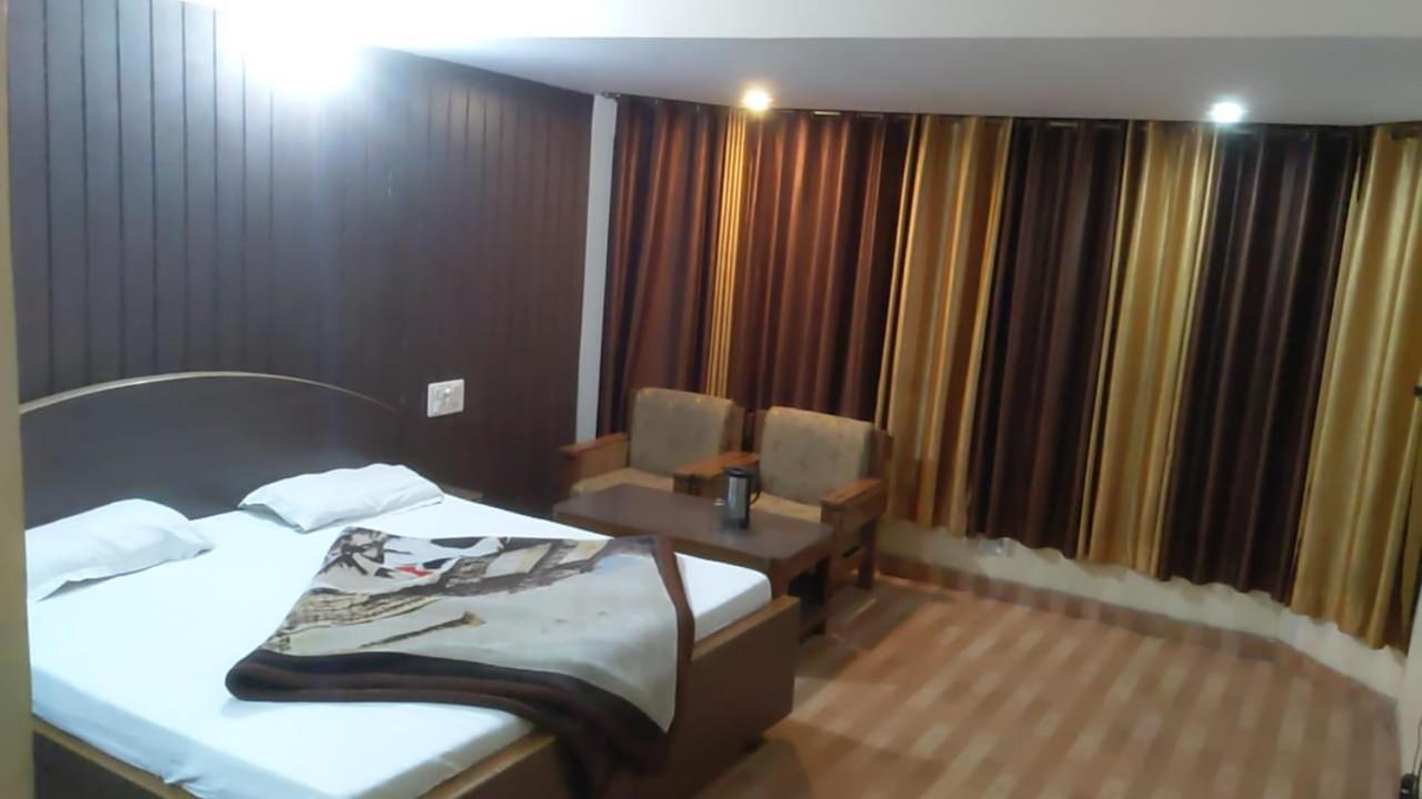 Hotel Raj Deluxe Haridwar Bagian luar foto