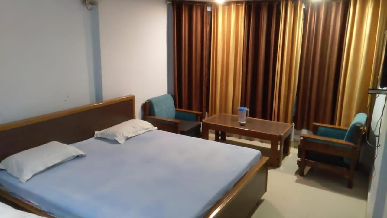 Hotel Raj Deluxe Haridwar Bagian luar foto